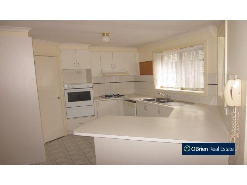 17 Sandalwood Drive, Narre Warren VIC 3805