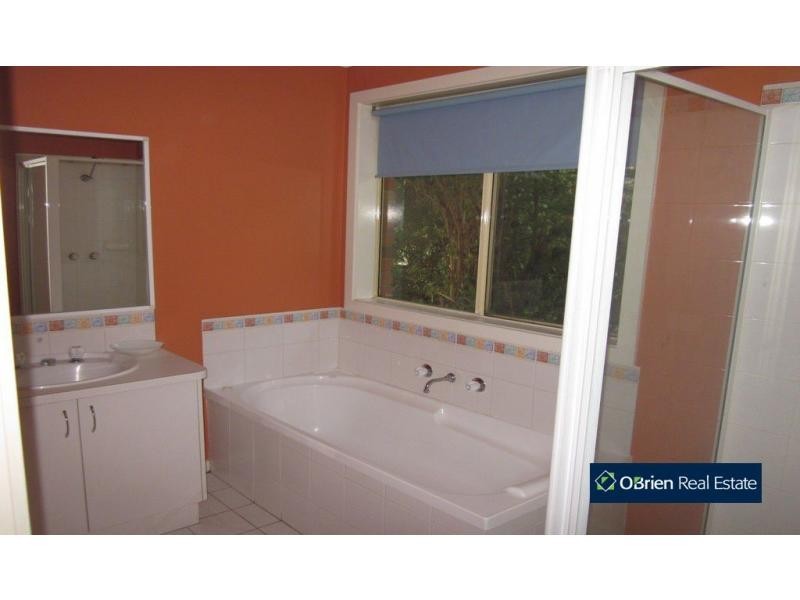 17 Sandalwood Drive, Narre Warren VIC 3805