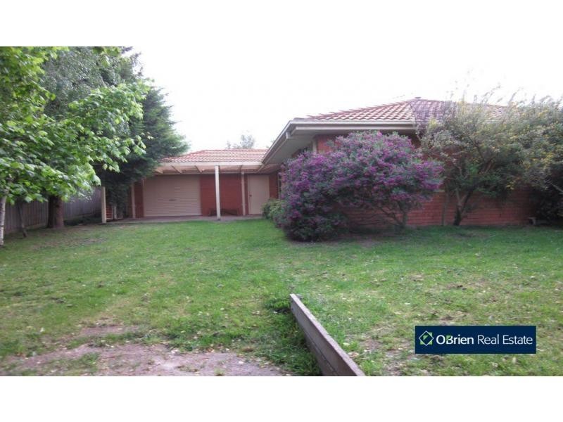 17 Sandalwood Drive, Narre Warren VIC 3805