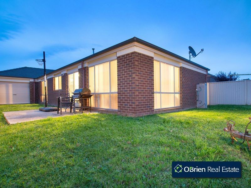 6 Avoca Place, Pakenham VIC 3810