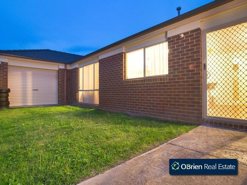 6 Avoca Place, Pakenham VIC 3810