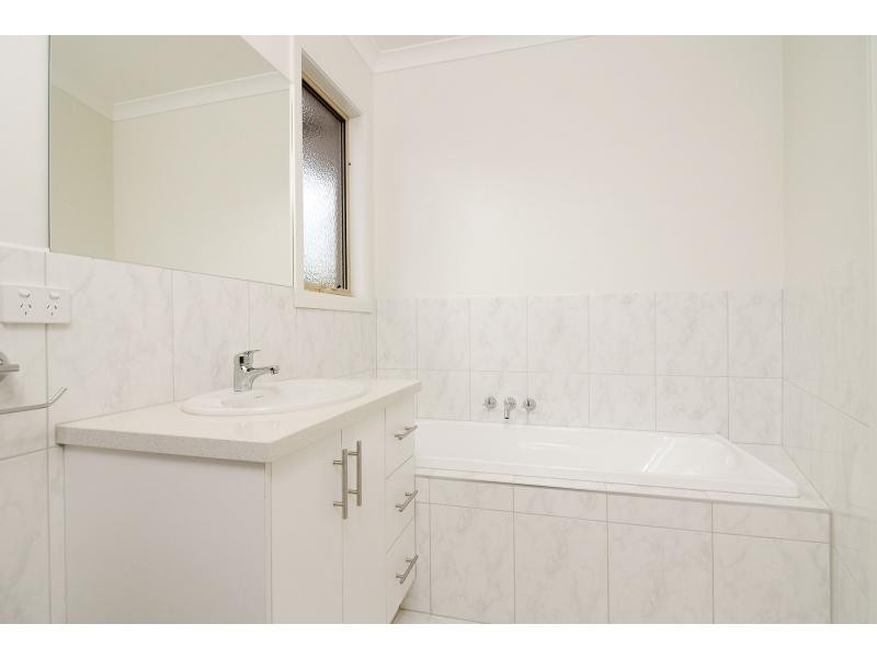 1/4 Daniher Close, Berwick VIC 3806