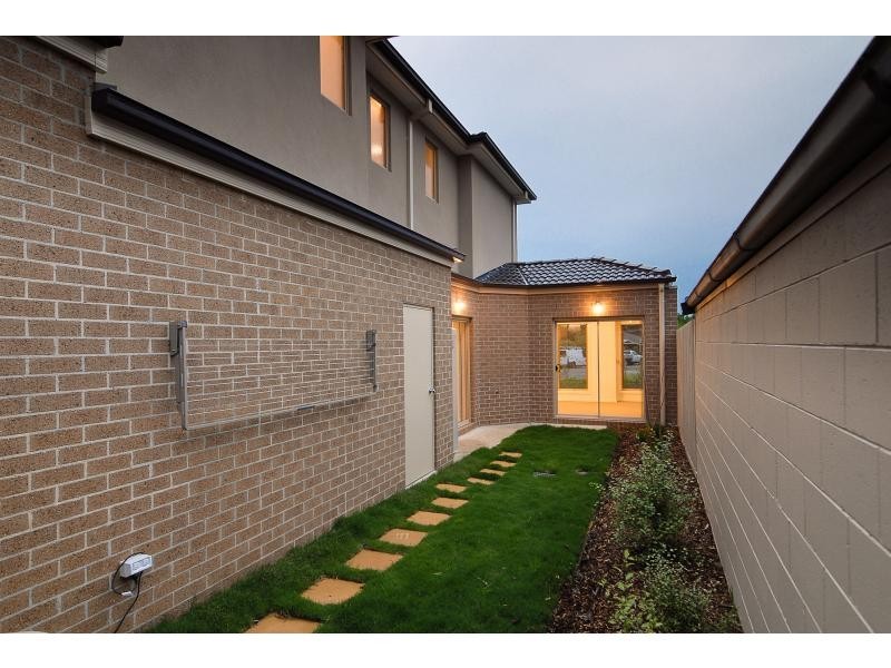 1/4 Daniher Close, Berwick VIC 3806