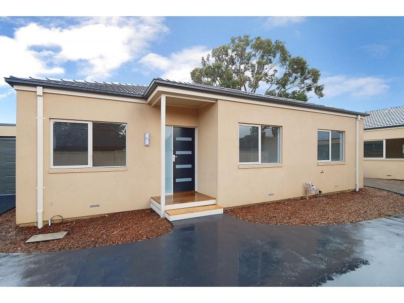 2/9 Slingsby Avenue, Beaconsfield VIC 3807