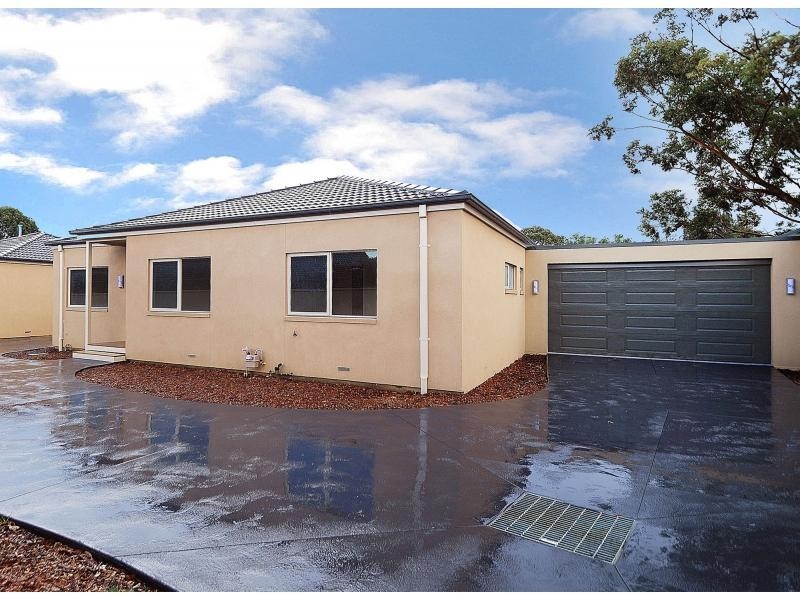 2/9 Slingsby Avenue, Beaconsfield VIC 3807