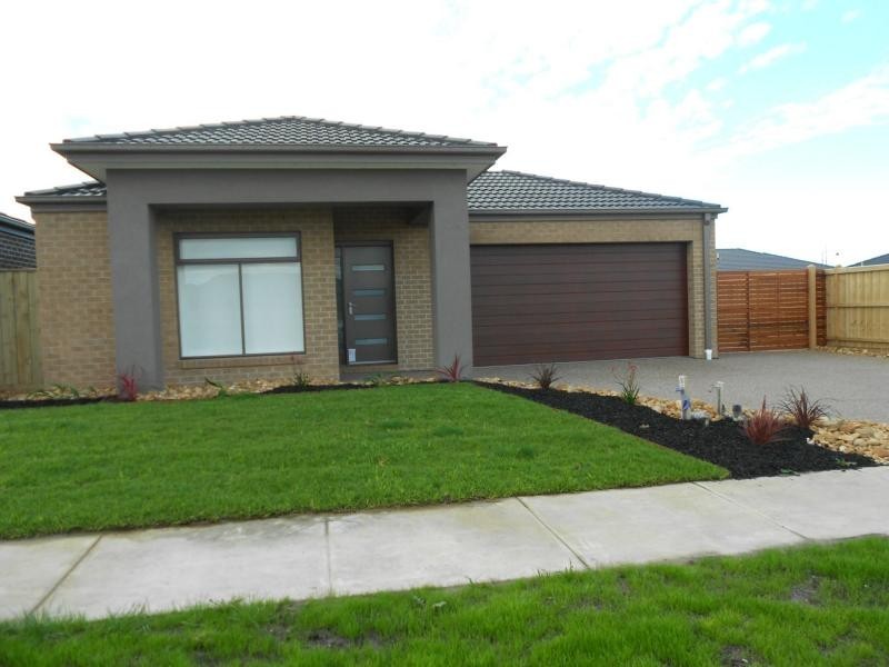 83 Charlbury Crescent, Cranbourne North VIC 3977