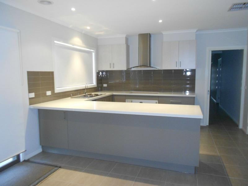 83 Charlbury Crescent, Cranbourne North VIC 3977