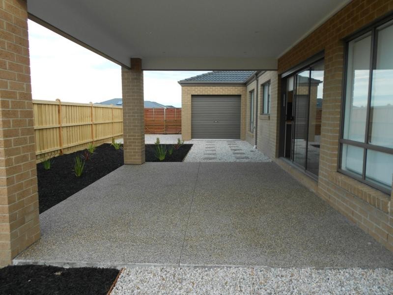 83 Charlbury Crescent, Cranbourne North VIC 3977