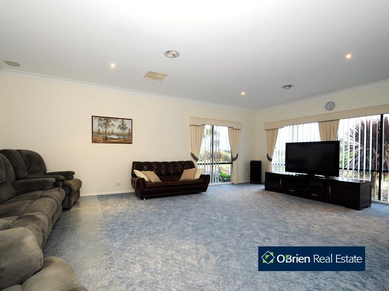 6-8 Lakes Boulevard, Pearcedale VIC 3912