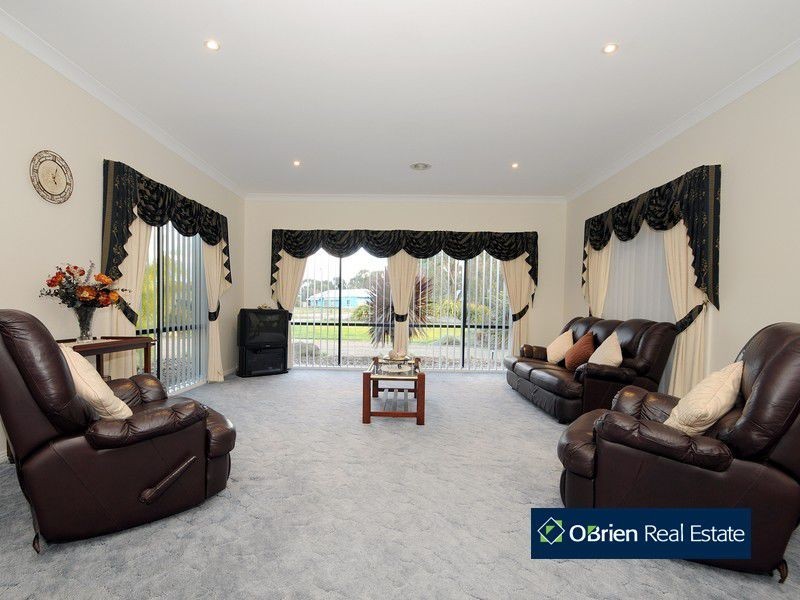 6-8 Lakes Boulevard, Pearcedale VIC 3912