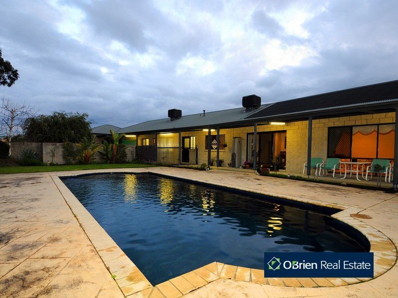 6-8 Lakes Boulevard, Pearcedale VIC 3912