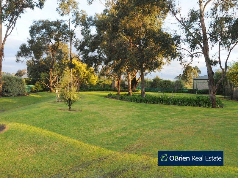 6-8 Lakes Boulevard, Pearcedale VIC 3912
