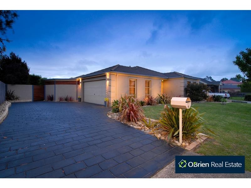 10 Langbourne Drive, Narre Warren South VIC 3805