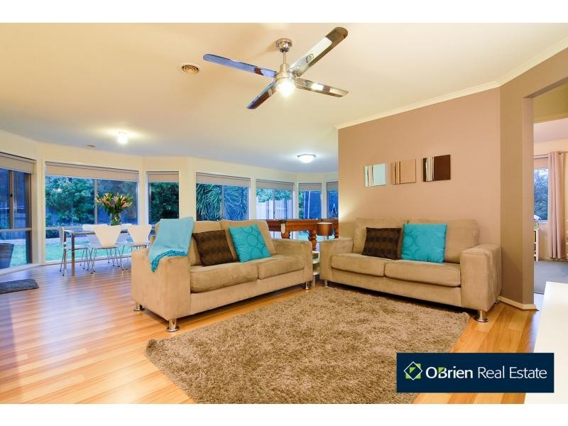 10 Langbourne Drive, Narre Warren South VIC 3805