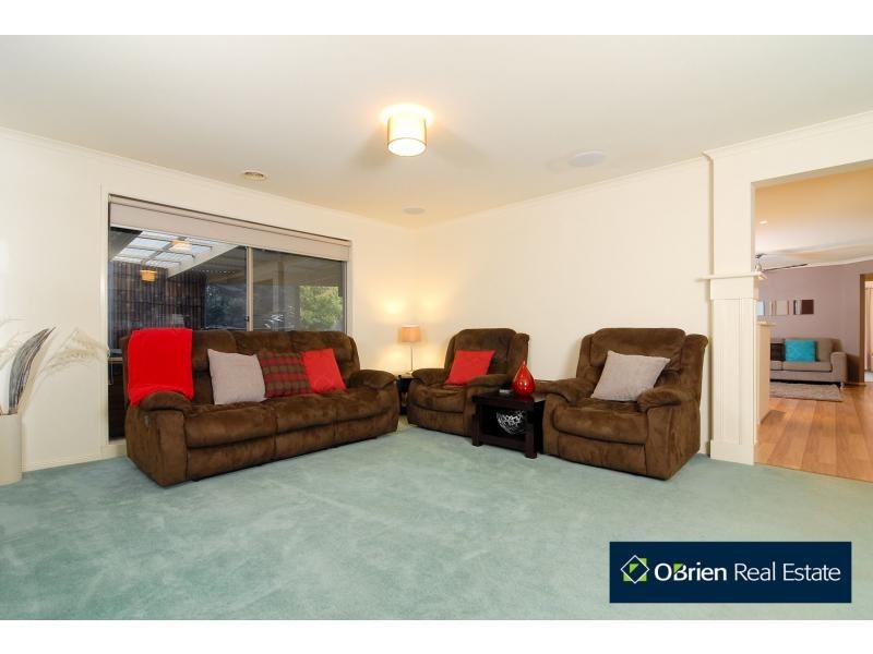 10 Langbourne Drive, Narre Warren South VIC 3805
