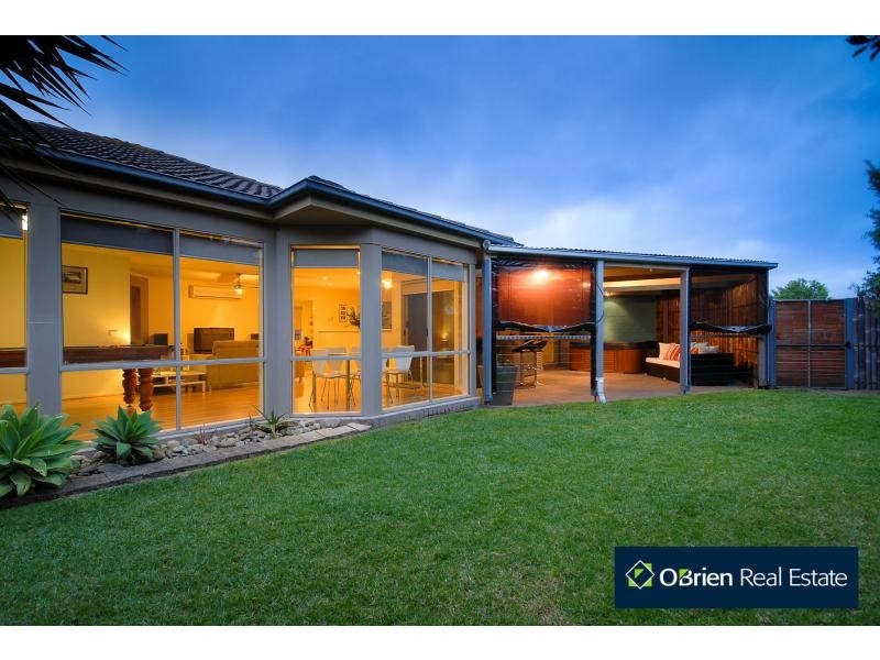 10 Langbourne Drive, Narre Warren South VIC 3805