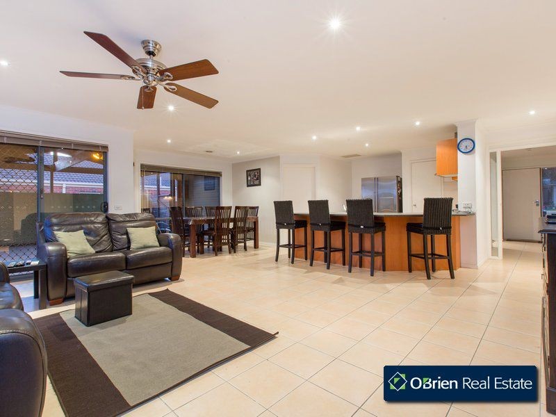 16 Glenisla Way, Berwick VIC 3806