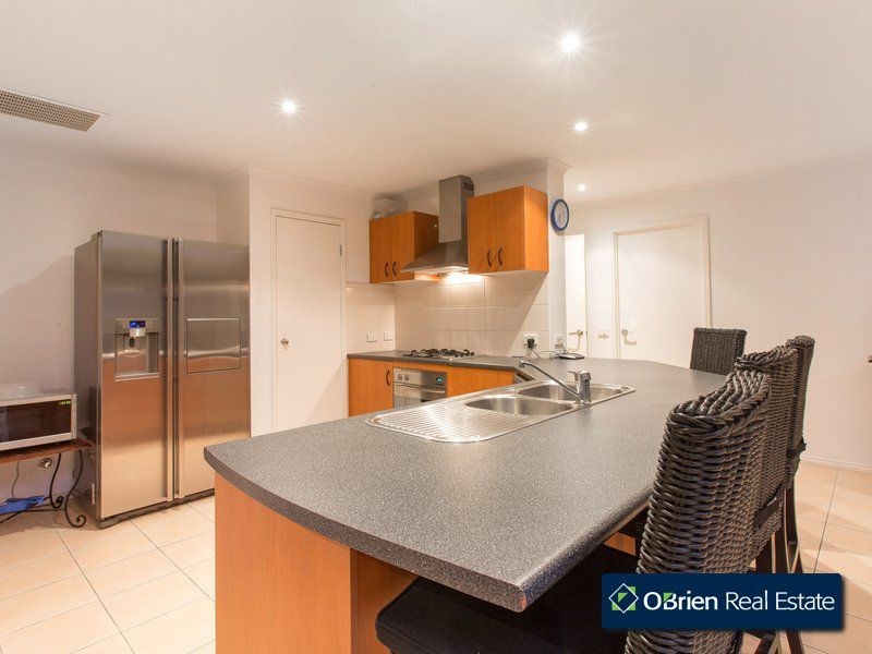 16 Glenisla Way, Berwick VIC 3806