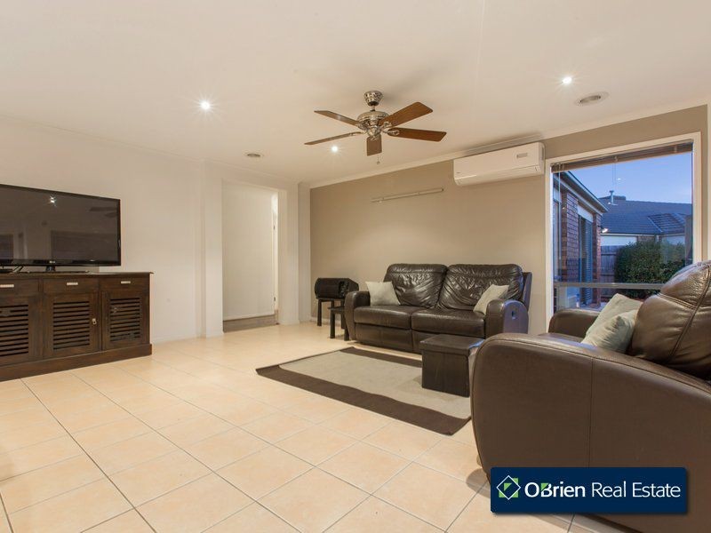 16 Glenisla Way, Berwick VIC 3806