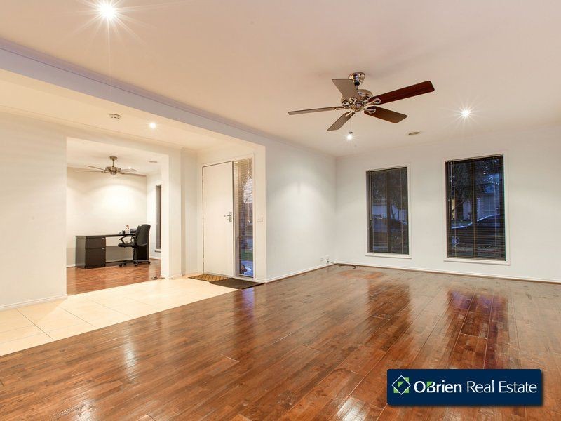 16 Glenisla Way, Berwick VIC 3806