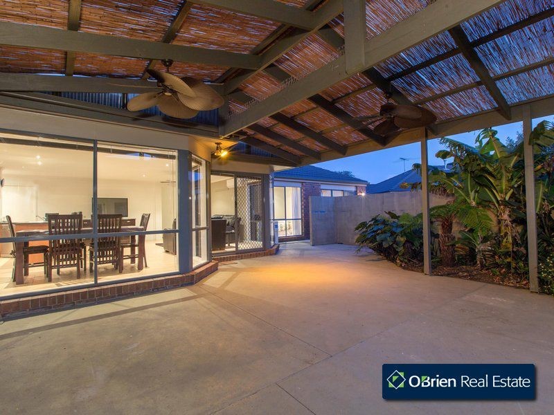 16 Glenisla Way, Berwick VIC 3806