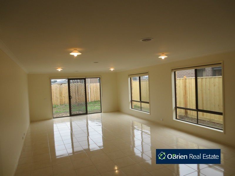 5 Heathfield Lane, Officer VIC 3809