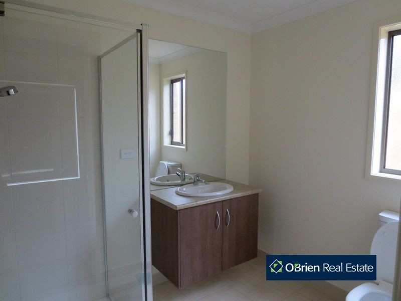 5 Heathfield Lane, Officer VIC 3809