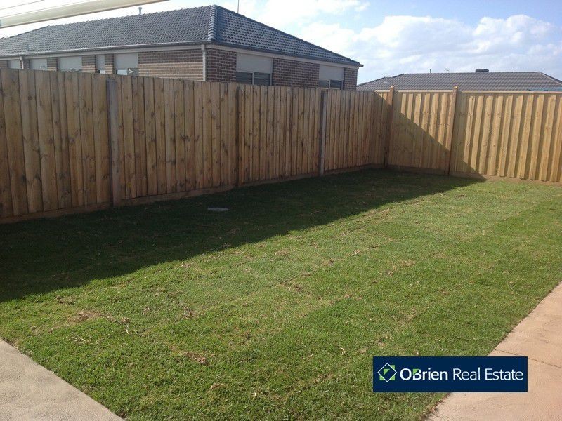 5 Heathfield Lane, Officer VIC 3809