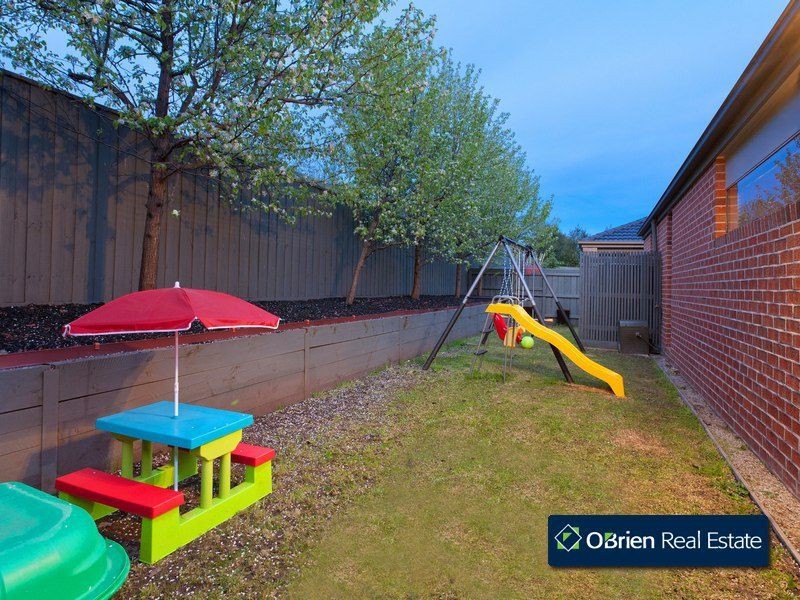 4 Chase Boulevard, Berwick VIC 3806