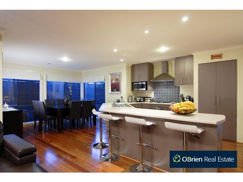 8 Harrington Drive, Narre Warren South VIC 3805