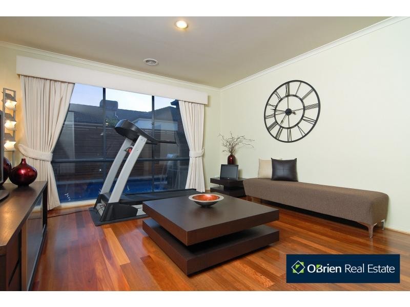 8 Harrington Drive, Narre Warren South VIC 3805