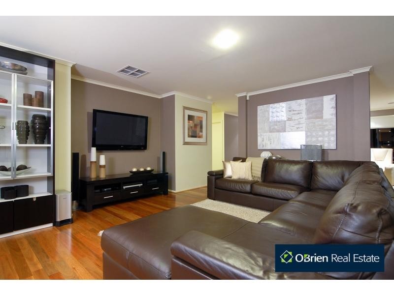 8 Harrington Drive, Narre Warren South VIC 3805