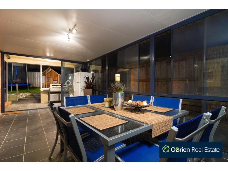 8 Harrington Drive, Narre Warren South VIC 3805