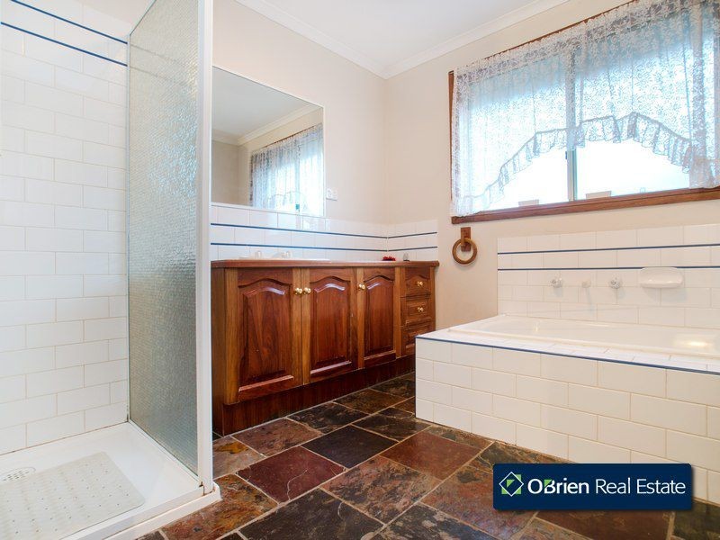 2 Redmore Court, Berwick VIC 3806