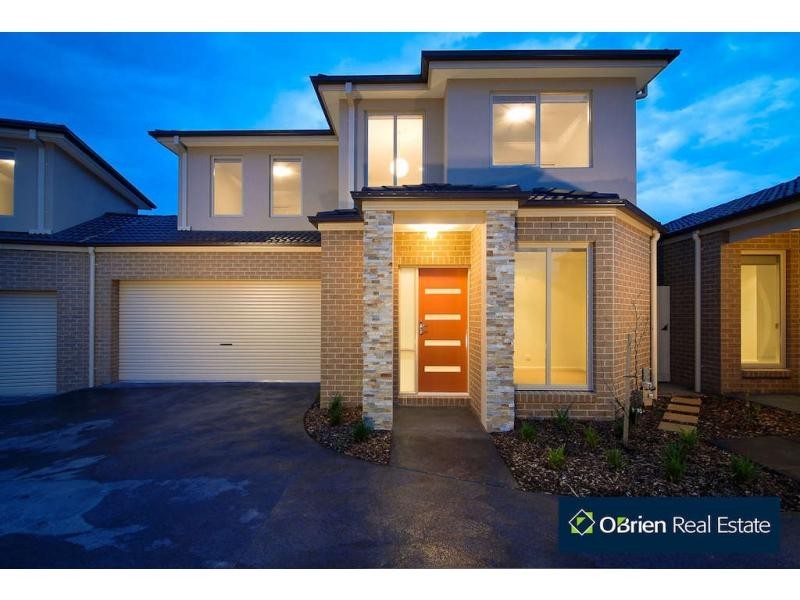 2/4 Daniher Close, Berwick VIC 3806