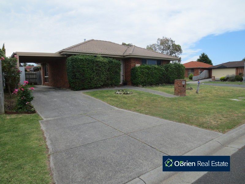 1/2 Maria Court, Cranbourne VIC 3977