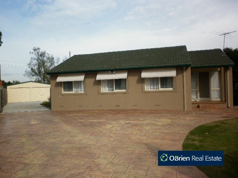 11 Ambleside Drive, Berwick VIC 3806