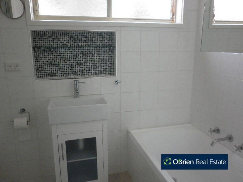 11 Ambleside Drive, Berwick VIC 3806