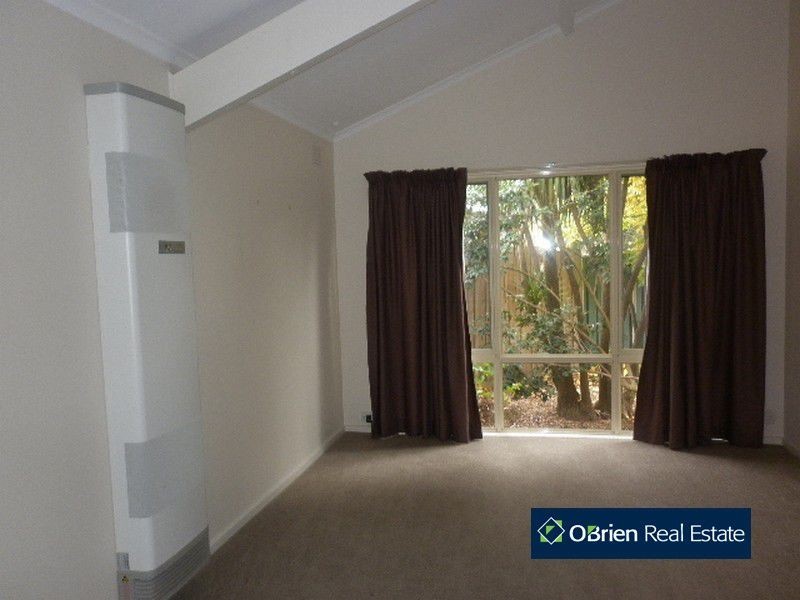 11 Ambleside Drive, Berwick VIC 3806