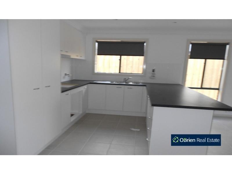 18 Scenic Avenue, Clyde VIC 3978