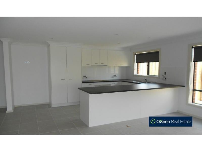 18 Scenic Avenue, Clyde VIC 3978