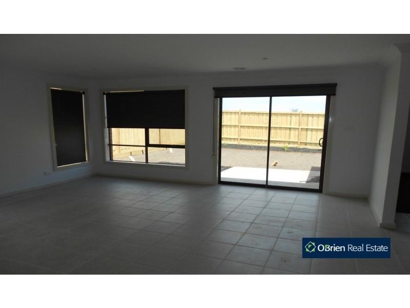 18 Scenic Avenue, Clyde VIC 3978