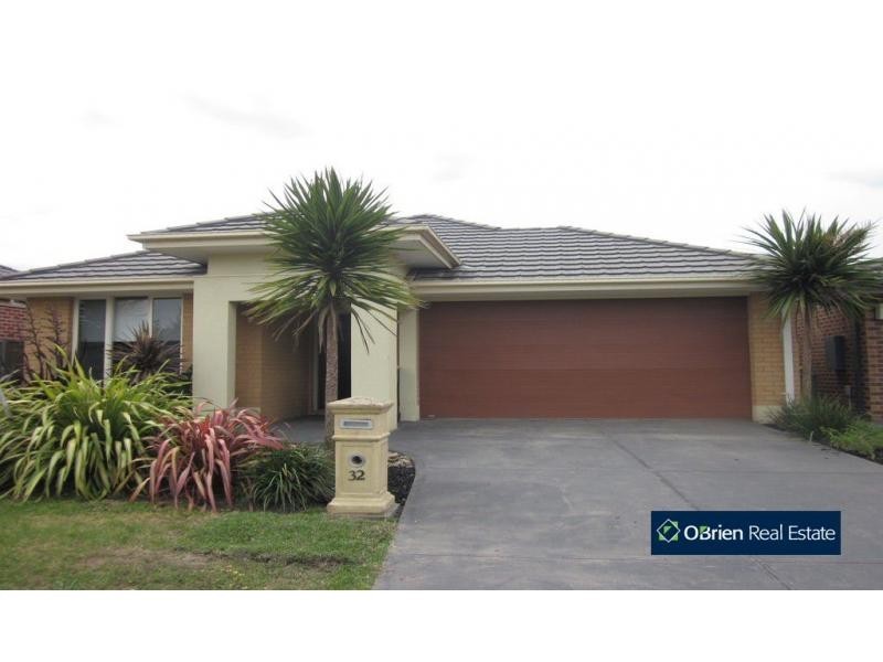 32 Downing Square, Pakenham VIC 3810