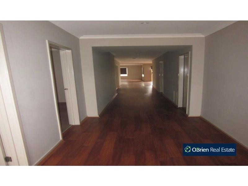 32 Downing Square, Pakenham VIC 3810