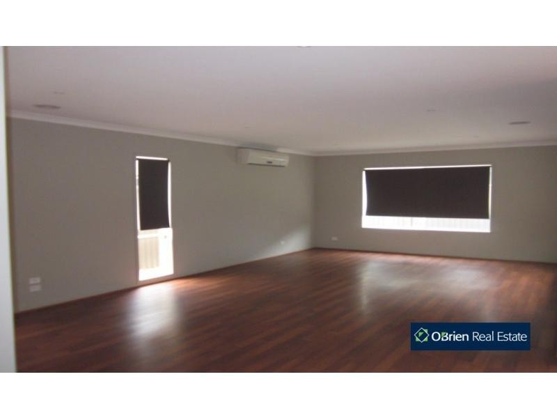 32 Downing Square, Pakenham VIC 3810