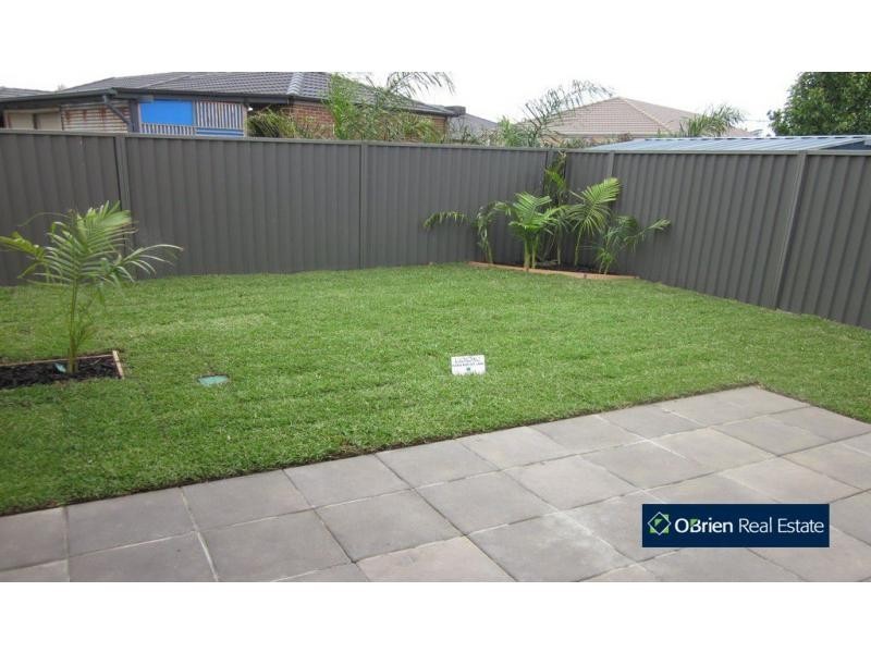 32 Downing Square, Pakenham VIC 3810