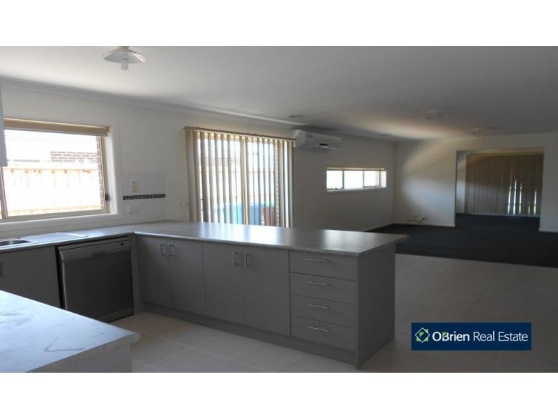 19 Evesham Street, Cranbourne North VIC 3977