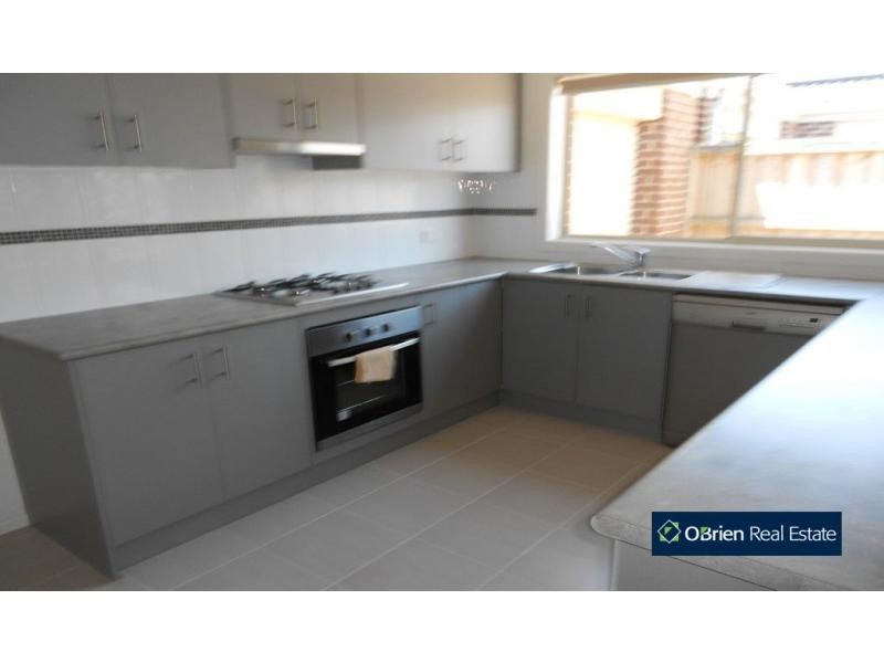 19 Evesham Street, Cranbourne North VIC 3977