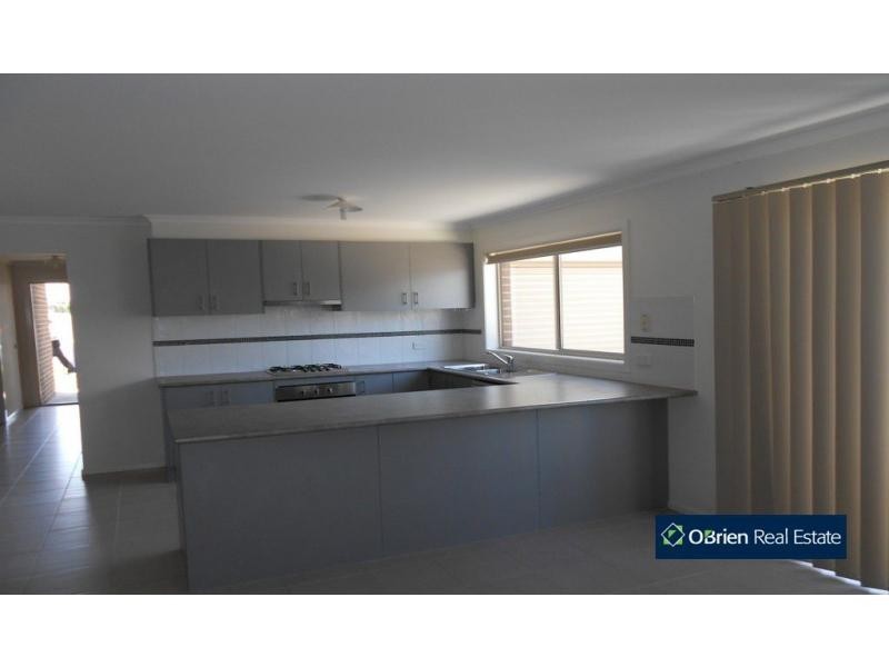 19 Evesham Street, Cranbourne North VIC 3977