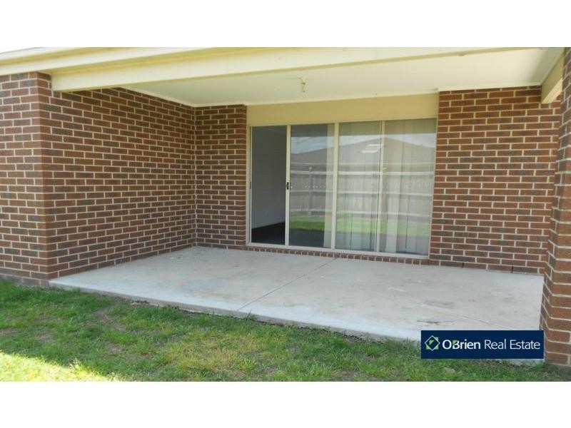 19 Evesham Street, Cranbourne North VIC 3977